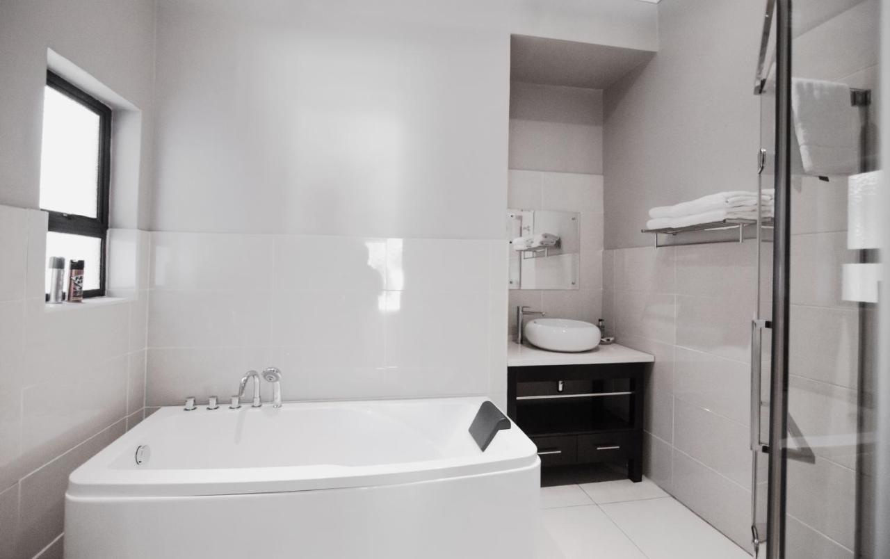 The Capital Guest House Gaborone Buitenkant foto