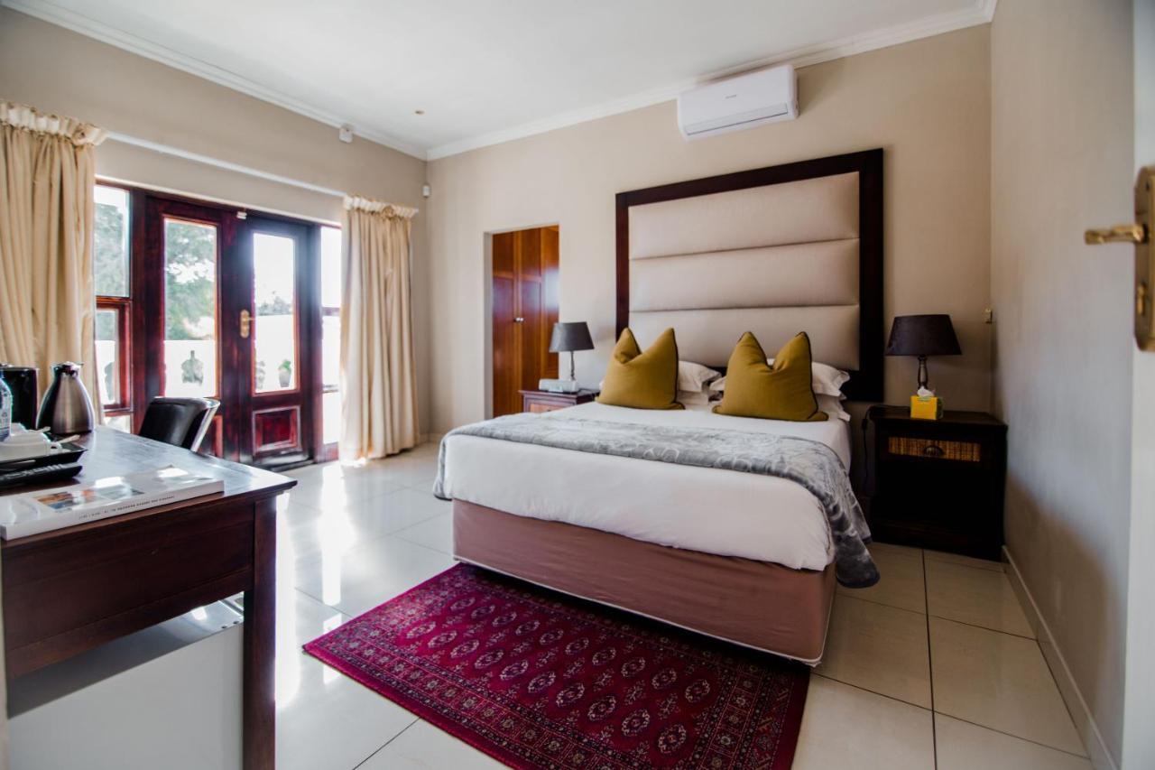 The Capital Guest House Gaborone Buitenkant foto
