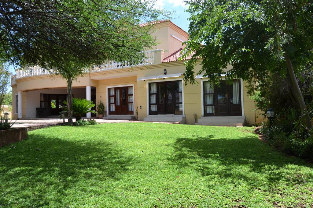 The Capital Guest House Gaborone Buitenkant foto