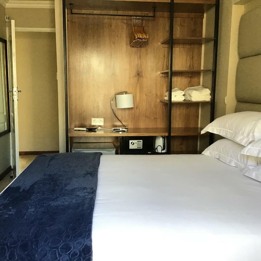 The Capital Guest House Gaborone Buitenkant foto
