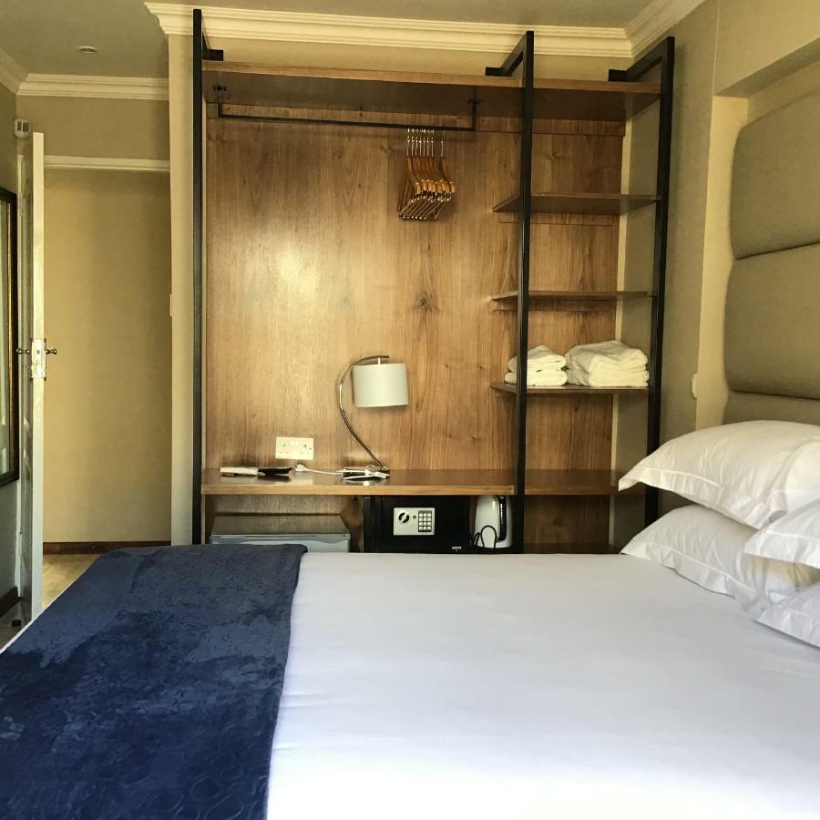 The Capital Guest House Gaborone Buitenkant foto