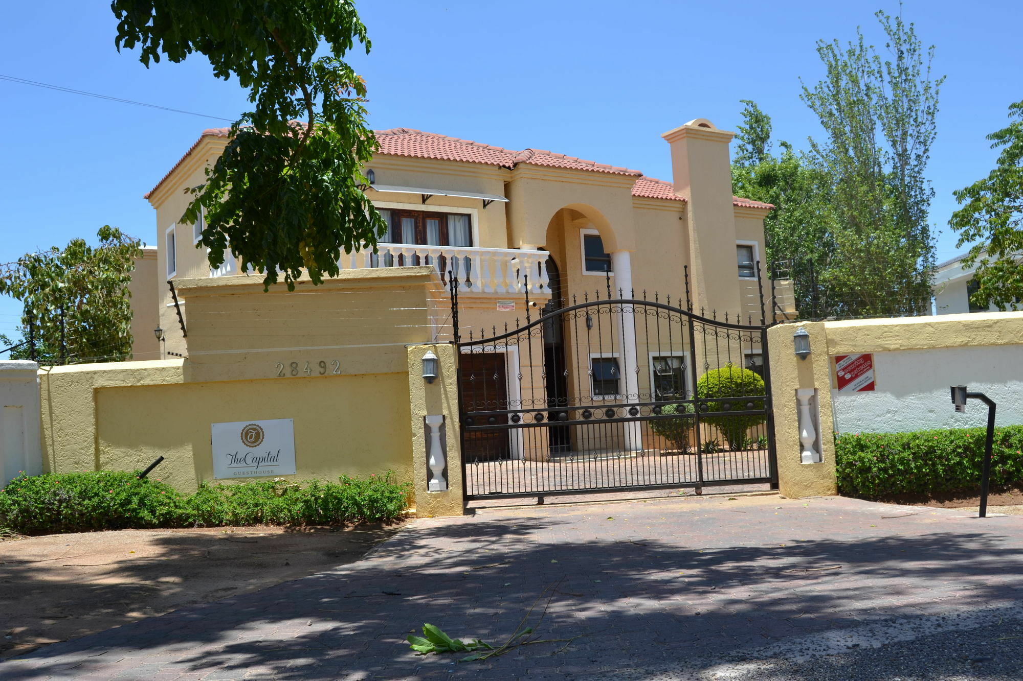 The Capital Guest House Gaborone Buitenkant foto